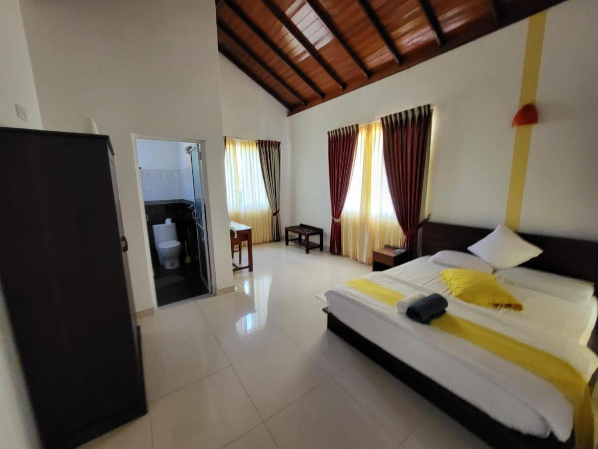 Rainbow Lagoon Resort Negombo Exterior photo